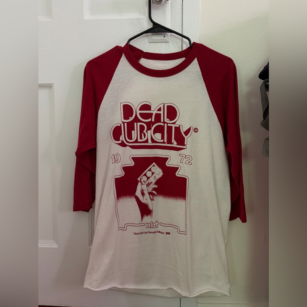 Official Merch of the band Nothing But Thieves - Quarter Sleeve T shirt